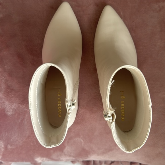 White Boots - Picture 3 of 3